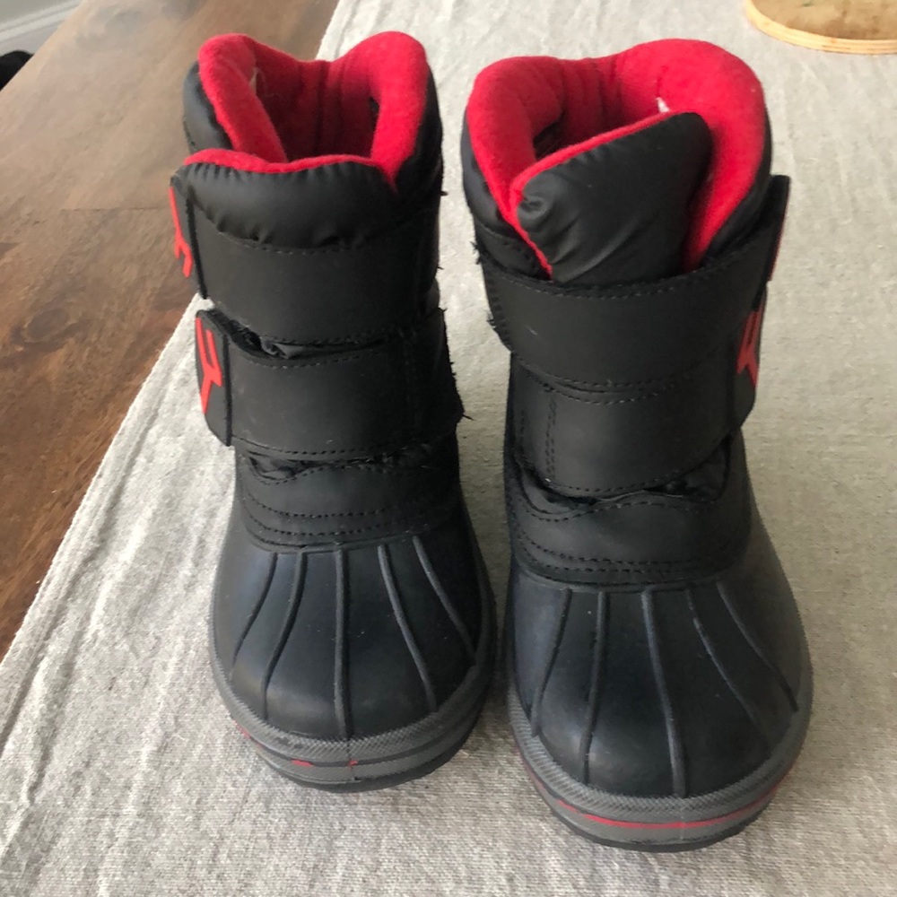 Cat&Jack Kids snow boots size 13
